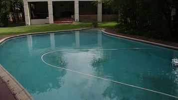 Piscine extérieure (ouverte en saison)