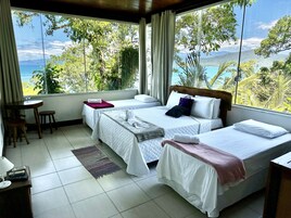 Ropa de cama hipoalergénica, minibar, escritorio y cortinas blackout 