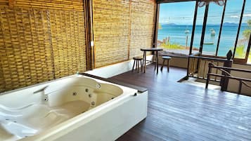 Separate bathtub and shower, jetted bath, free toiletries, hair dryer