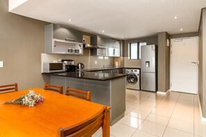Premier Apartment, 2 Bedrooms | Private kitchen