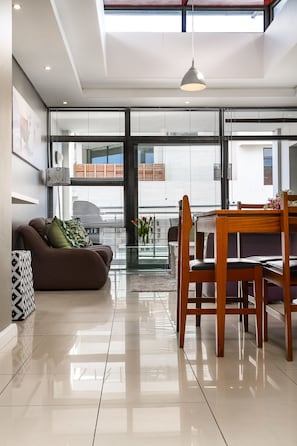 Premier Apartment, 2 Bedrooms | Living area