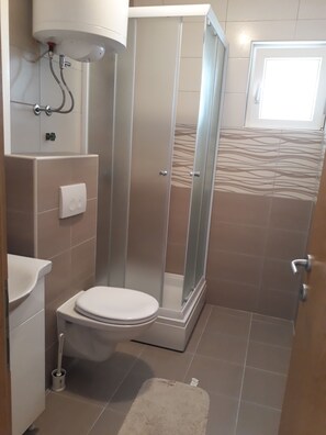 Shower, free toiletries, hair dryer, towels - Apartments Juliet (Orebic)
