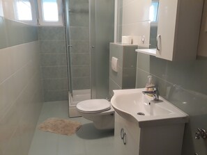 Big Apartment, 1 Bedroom, Patio | Bathroom