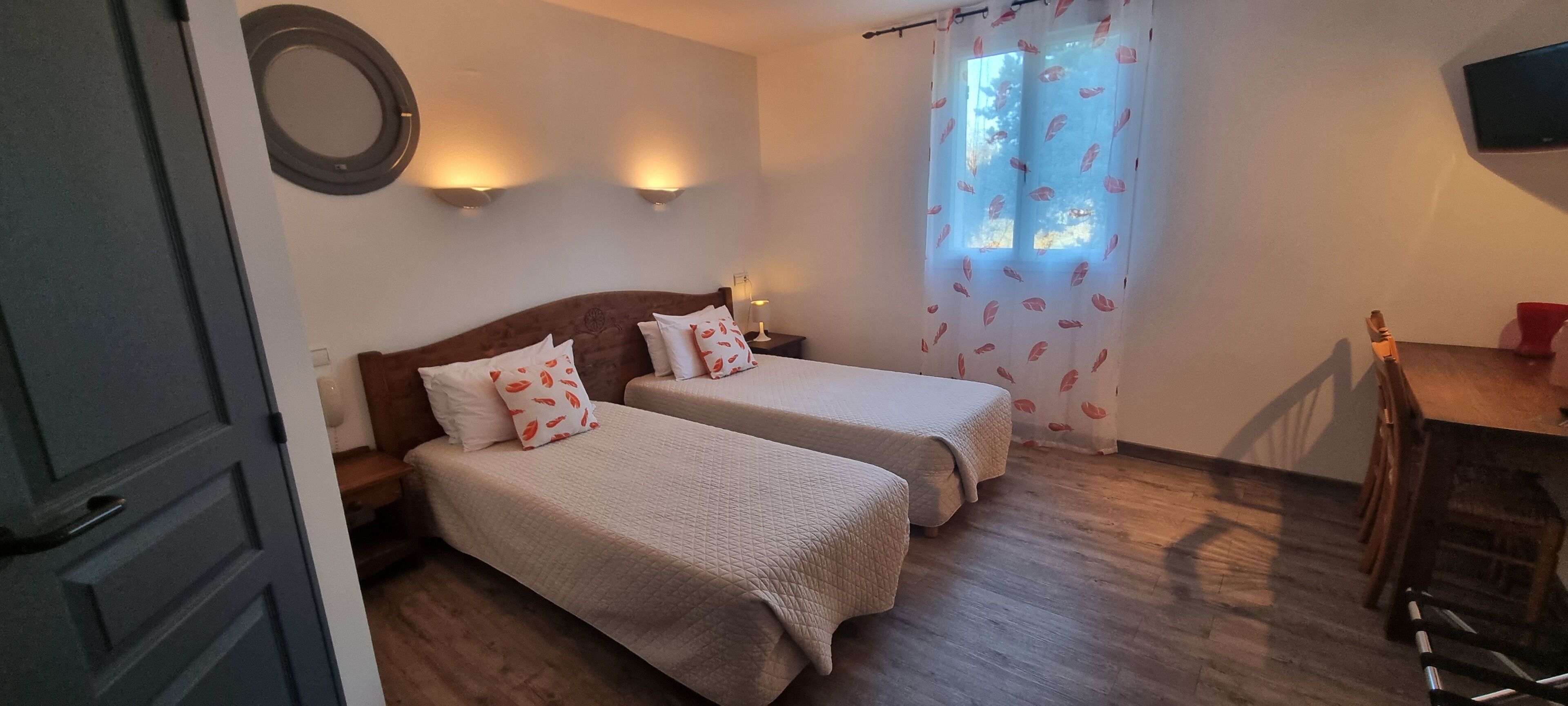 superior twin room | 1 bedroom, premium bedding, desk, soundproofing
