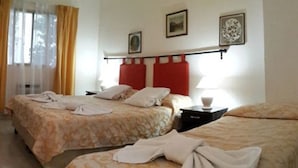 Standard Triple Room | Bed sheets - Hotel Continental (Salta)