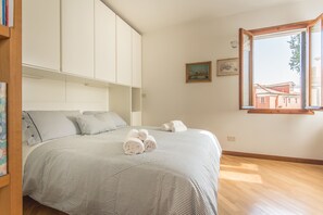 2 bedrooms, free cribs/infant beds, free WiFi, bed sheets - Venezia - Castello 1542 (Venice)