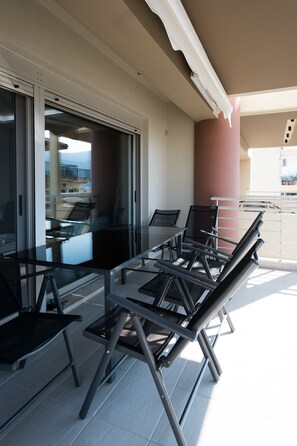 Outdoor dining - Luxury with in the Port (Igoumenitsa)