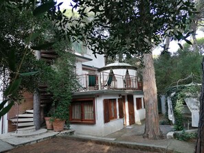 Exterior - Apartment with a large terrace near the sea, in Marina di Castagneto. (Marina di Castagneto Carducci)