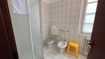 Monolocale, 1 camera da letto | Bagno | Doccia, set di cortesia gratuito, bidet
