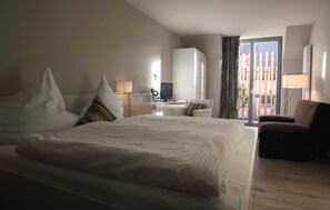 高級寢具、書桌、遮光窗簾/窗簾、隔音