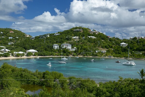 Beach nearby, sun loungers, beach towels
