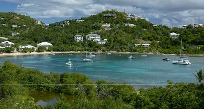 CÎté piscine au paradis, Castaway Villa