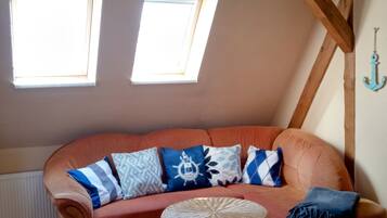 Télévision, cheminée, table de tennis de table