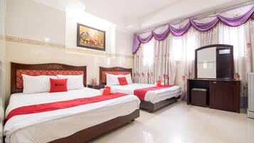 Family Room | Desk, free WiFi, bed sheets