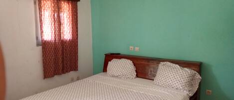 Kamar, 1 Tempat Tidur King, Bebas Asap Rokok | Meja kerja, tirai kedap cahaya, dan tempat tidur lipat/tambahan