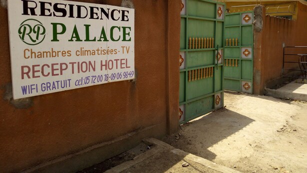A sign for Residence Palace Reception Hotel with a green gate. - Residence Palace Hotel (Odienne)