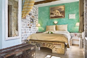 Suite Studio Deluxe, 1 grand lit, vue mer | 1 chambre, literie de qualité supérieure, décoration personnalisée