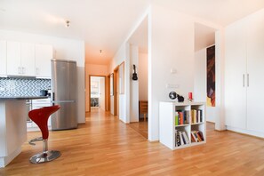 Apartamento Confort, 2 habitaciones, balcón (A15 - 143299) | Zona de estar | Una televisión de pantalla plana