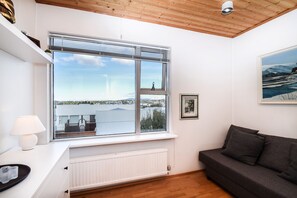 2 bedrooms, laptop workspace, cots/infant beds, bed sheets - House B49 (Garðabær)