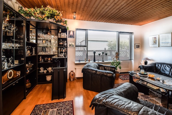 Comfort Apartment, 2 Bedrooms (131131) | Living area