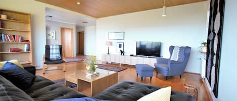 House (87230) | Living room