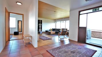 House (87230) | Living area | Flat-screen TV