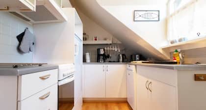 Apartment F11