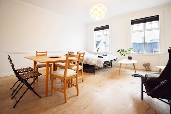 Apartment (145945) | Living area | Flat-screen TV