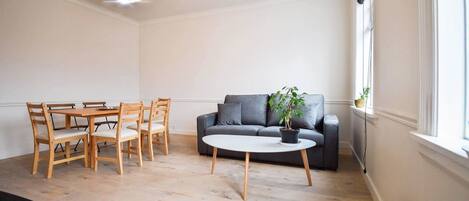 Apartment (145945) | Living area | Flat-screen TV