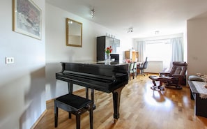 Căn hộ, 2 phòng ngủ (113418) | Khu phòng khách | TV màn hình phẳng