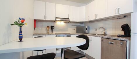 Apartment, 2 Bedrooms (113418) | Private kitchen | Full-sized fridge, oven, stovetop, coffee/tea maker