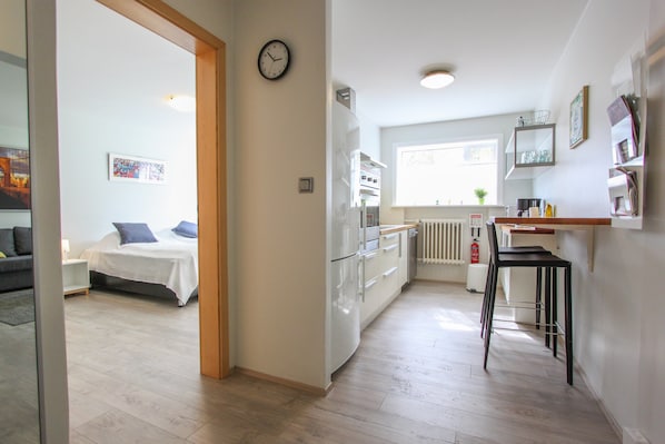 Appartement, 1 chambre (119866) | Cuisine privée | Grand réfrigérateur, four, plaque de cuisson, cafetière/bouilloire