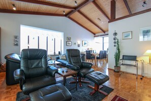 House, 3 Bedrooms (108092) | Living area | Flat-screen TV - House S2 (Reykjavik)