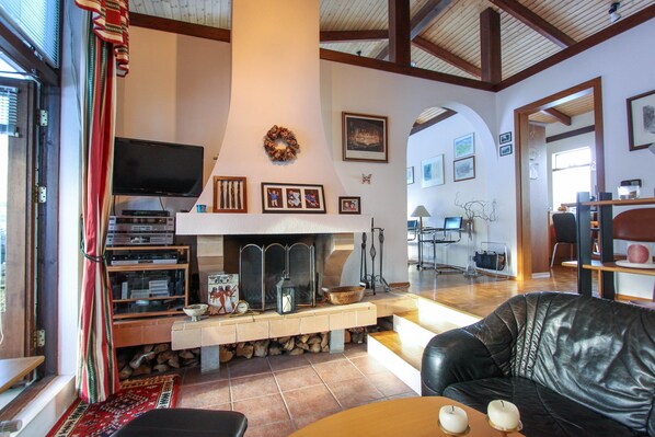 House, 3 Bedrooms (108092) | Living area | Flat-screen TV - House S2 (Reykjavik)