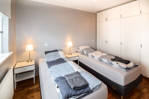 Cunas, wifi gratis y ropa de cama