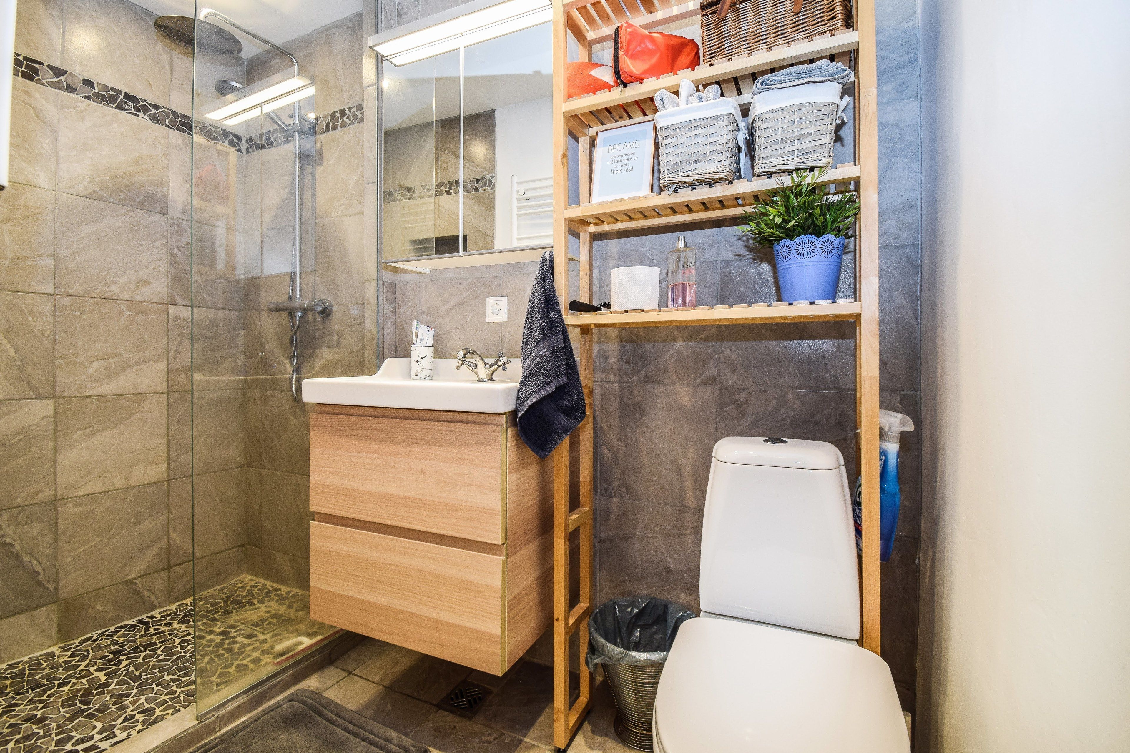Apartment, 1 Bedroom (170039) | Bathroom | Shower, hair dryer, towels