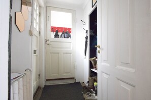 아파트, 침실 1개 | 1 개의 침실, 유아용 침대, 침대 시트