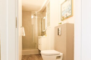 Hair dryer, towels - Apartment S33 (Reykjavik)