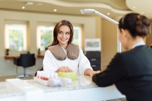 Couples treatment rooms, sauna, hot tub, steam room, body treatments