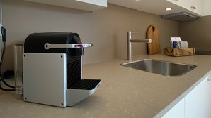 茶具/咖啡用具、冰箱、微波炉、烤箱