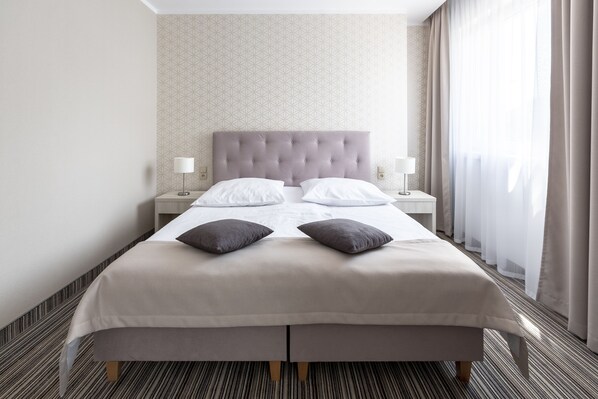 Suite Studio Confort | Bureau, espace de travail pour ordinateur portable, rideaux occultants