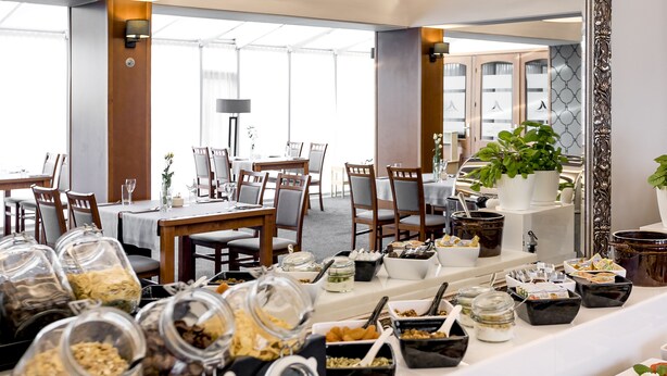 Free daily buffet breakfast - Hotel Almarco (Sroda Wielkopolska)