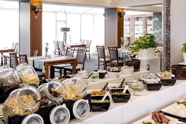 Bao gồm bữa sáng buffet hàng ngày