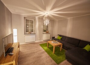 Fernseher, Stereoanlage