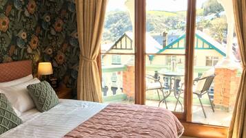 Double Room (Balcony Room) | Individually decorated, individually furnished