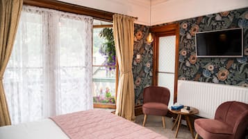 Quarto casal (Balcony Room) | Individualmente decorados, individualmente mobiliados