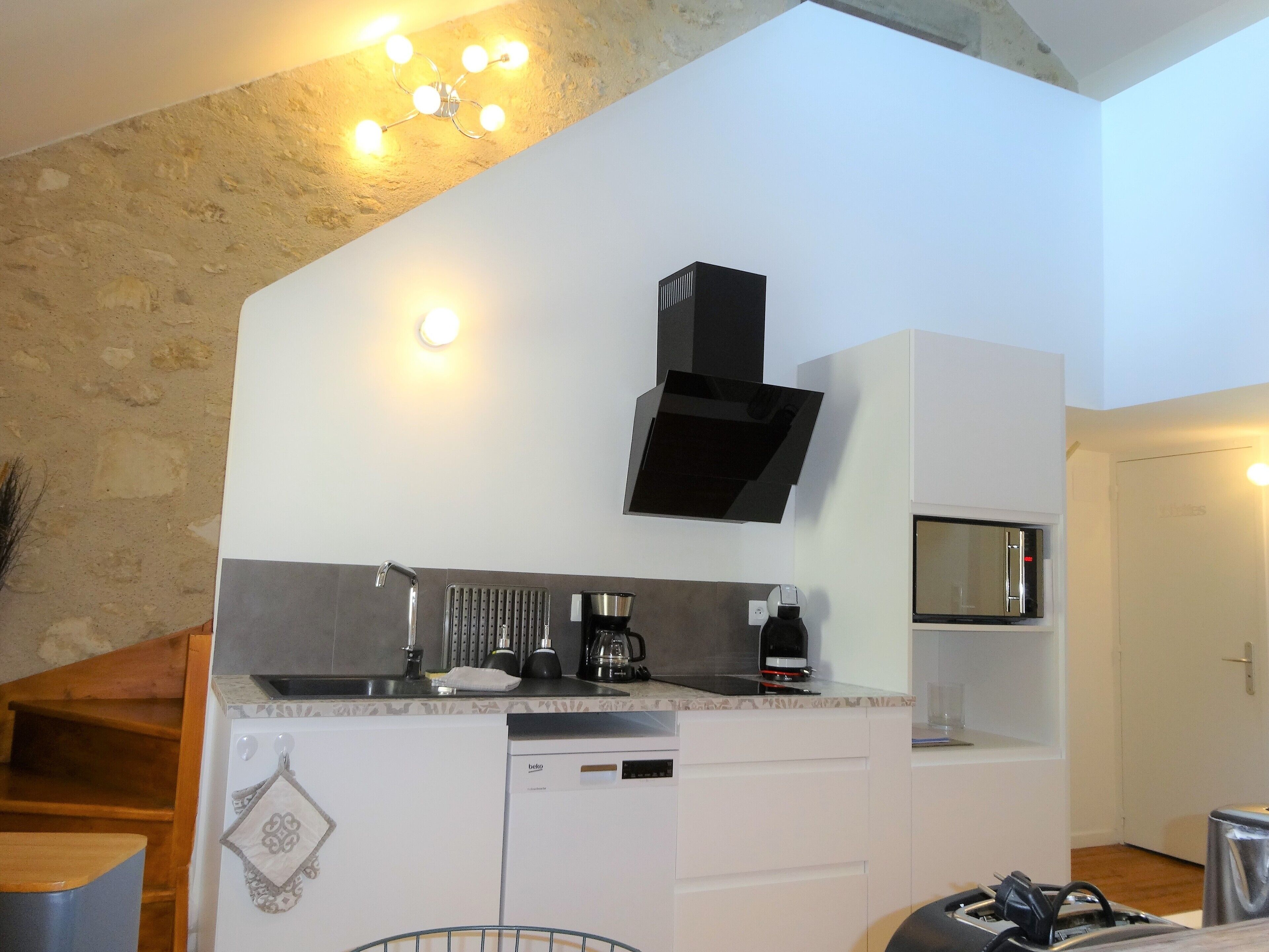 Refrigerador, microondas, horno, placa de cocina