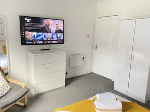 2 slaapkamers, een strijkplank/strijkijzer, wifi, beddengoed