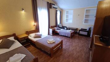 Phòng 3 cơ bản, 3 giường đơn, quang cảnh vườn | 1 phòng ngủ, trang trí khác biệt