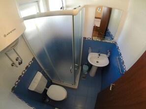 Bathroom - Martinovic Rooms (Budva)